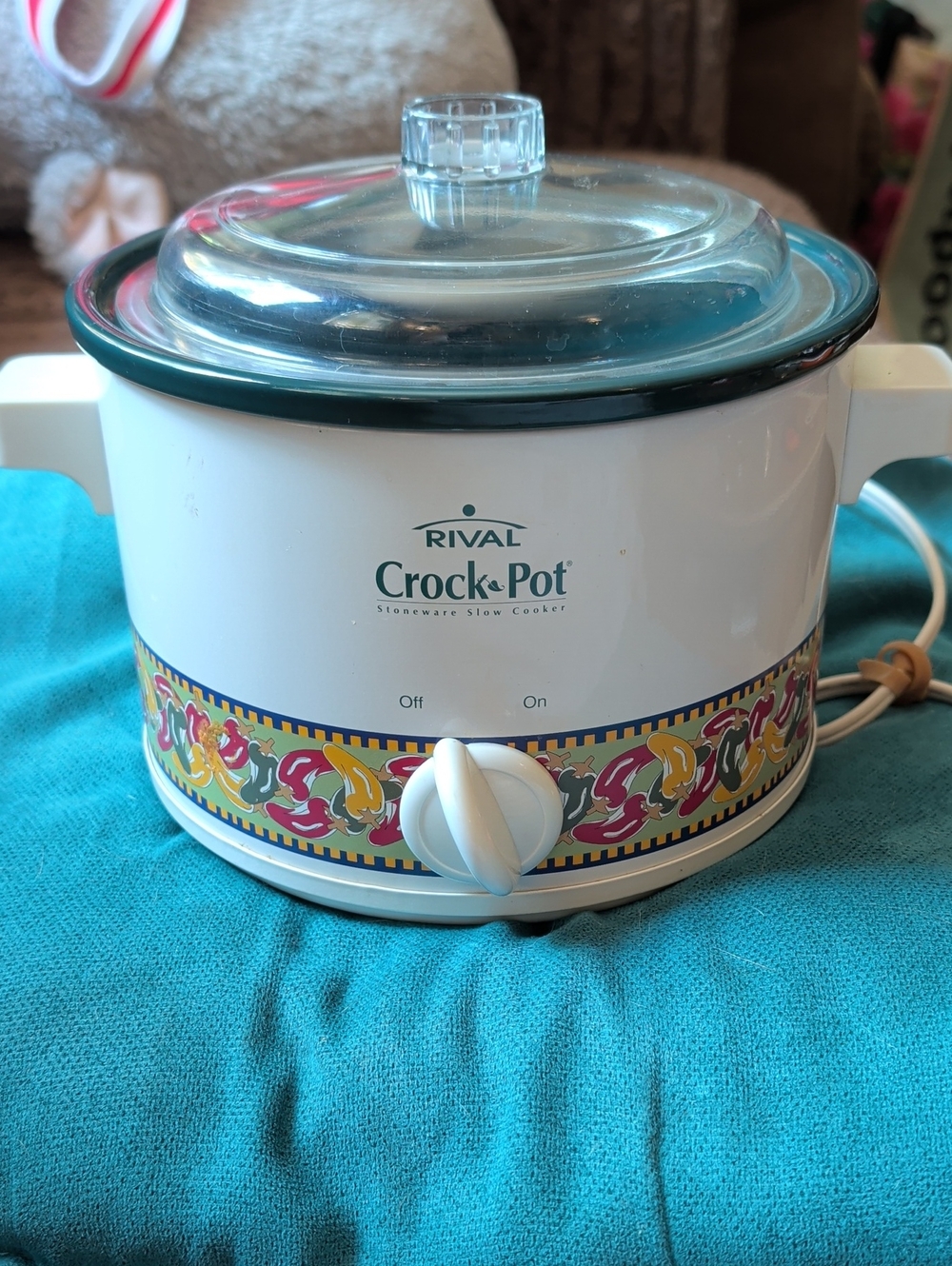 Rival Crock-Pot White Slow Cooker with Multicolor Decorative Band